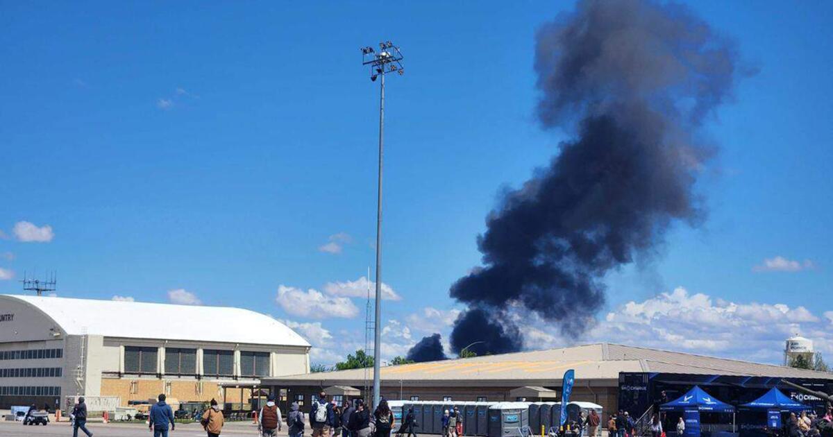 Quatre membres d’équipage éjectés en toute sécurité du crash de deux avions de la Marine au salon aéronautique de l’Idaho