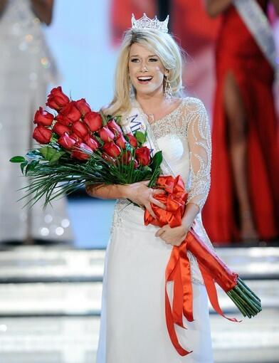 New Miss America with roses