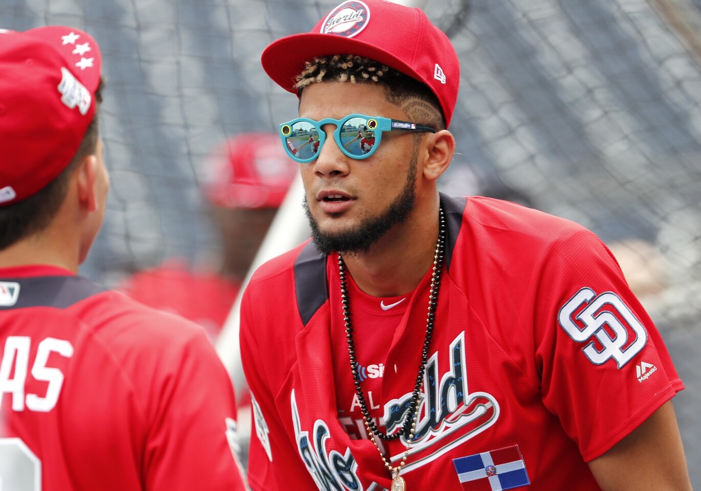 JGM02. Washington (United States), 15/07/2018.- World Team Fernando Tatis (R) test out his video sunglasses with World Team teammate, Luis Urias (L) during batting practice before his SiriusXM All-Star Futures Game at Nationals Park in Washington DC, USA, 15 July 2018 (Estados Unidos) EFE/EPA/JOHN G. MABANGLO
