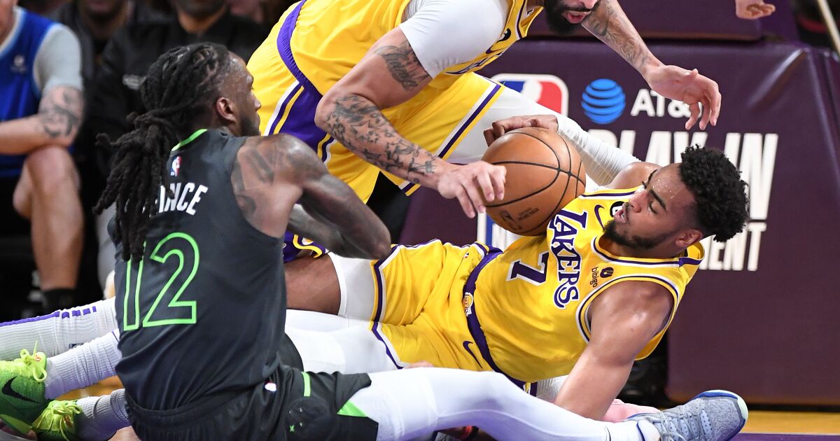Les Lakers battent les Timberwolves en prolongation et se qualifient pour les séries éliminatoires