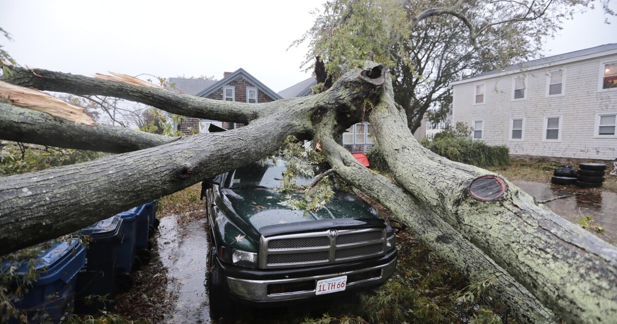 Storm in Northeastern US Causes Blackouts;  there are 2 dead