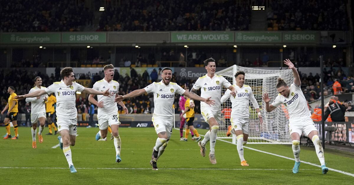 Il Leeds ritorna e sconfigge il Wolverhampton, che rimane con 10