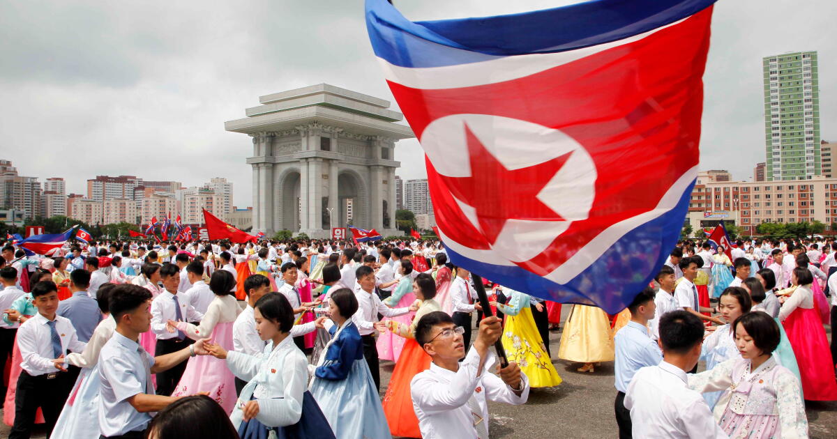 Photo: latimes.com People dance during an event on the occasion of the anniversary of the Korean War, at the plaza of the Arch of Triumph in
