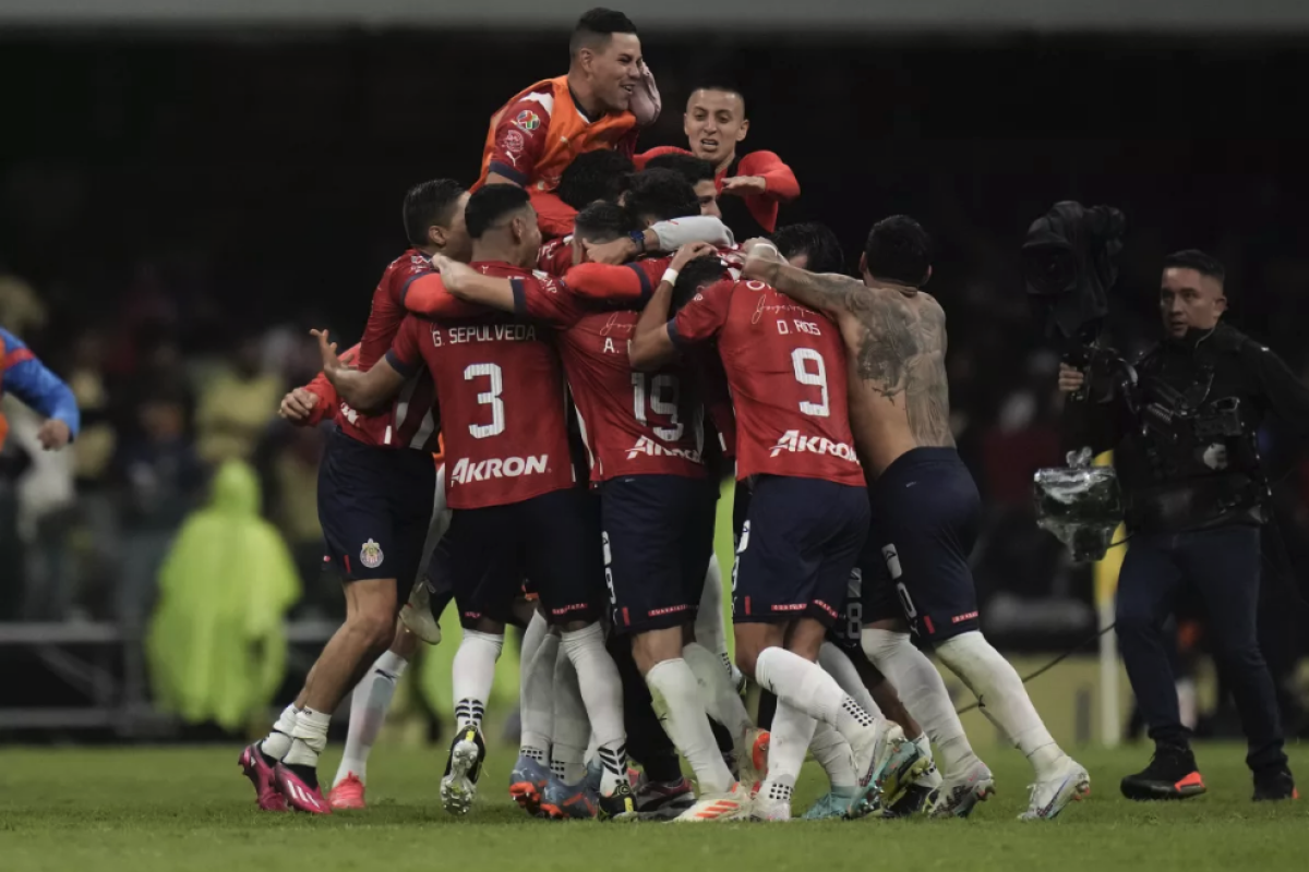 Los jugadores del Guadalajara celebra