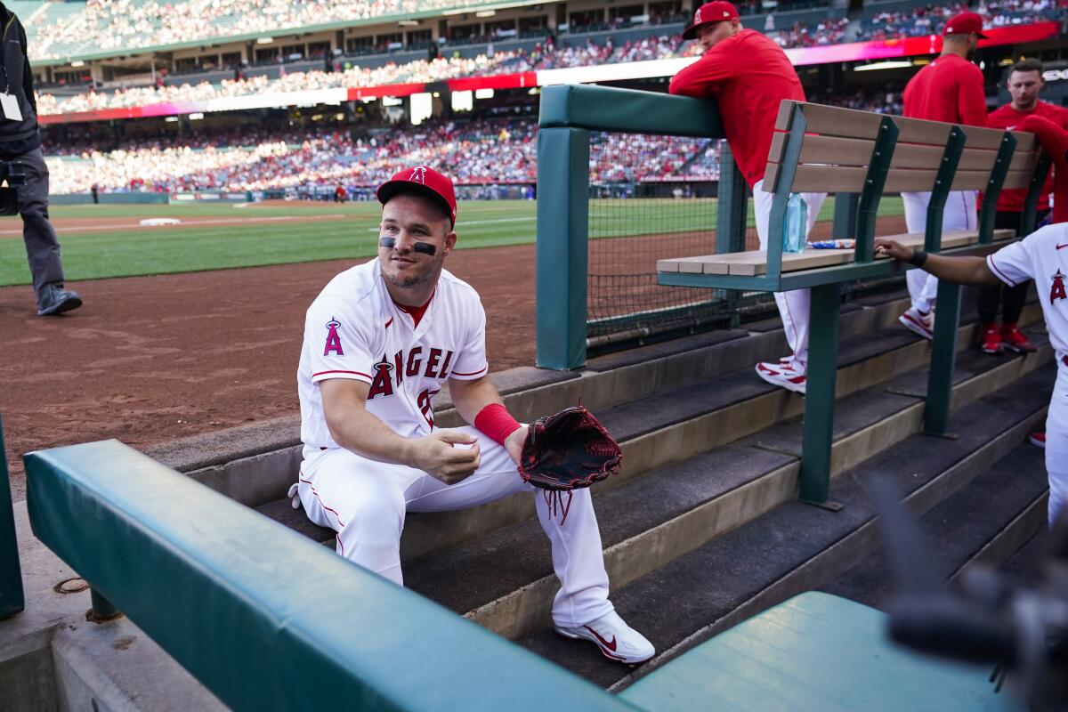 WATCH: Mike Trout points out how Angels teammate is tipping pitches during  game vs. White Sox 