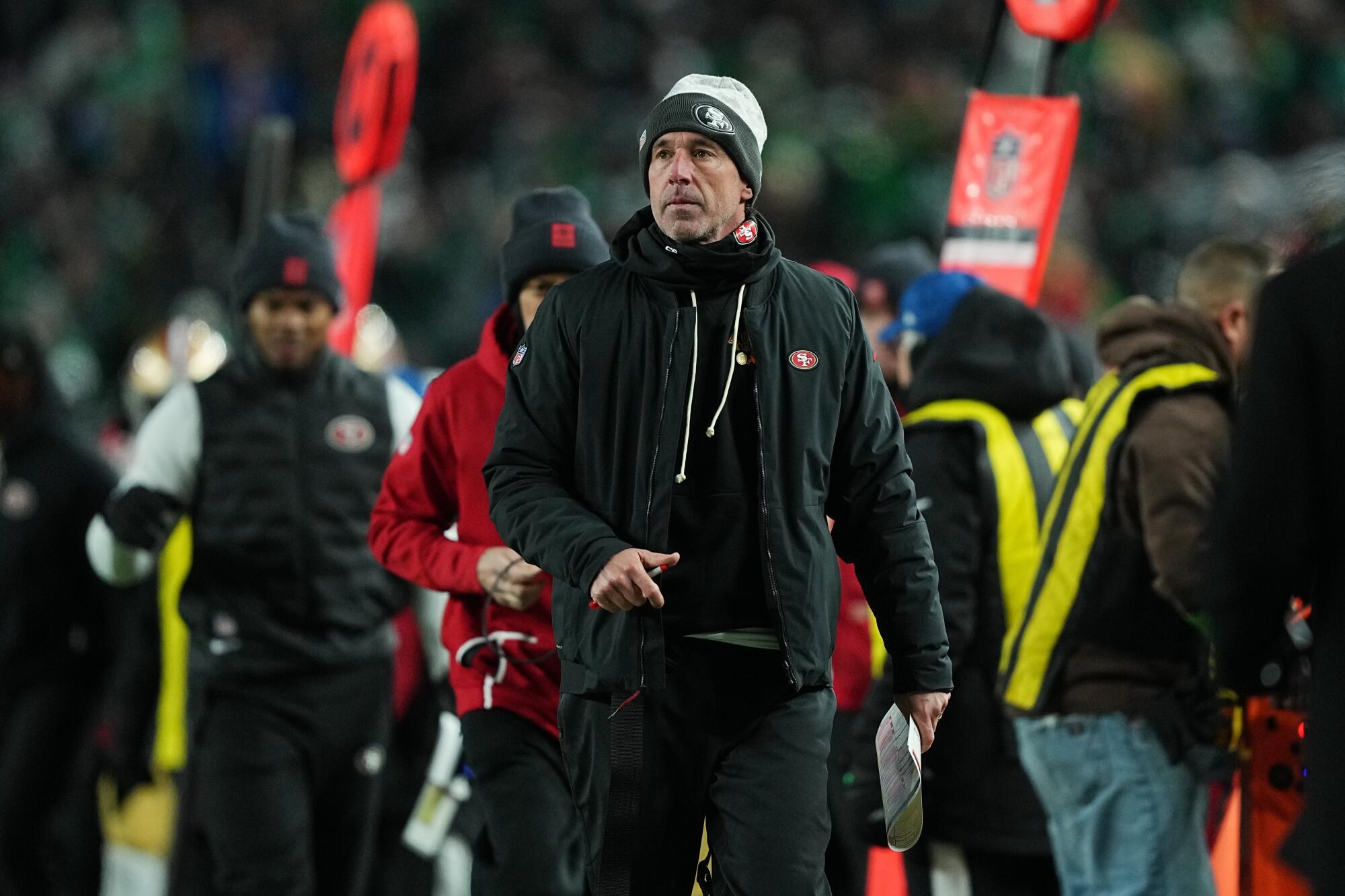 49ers coach Kyle Shanahan shows smelling salts aren't just for players - Los Angeles Times