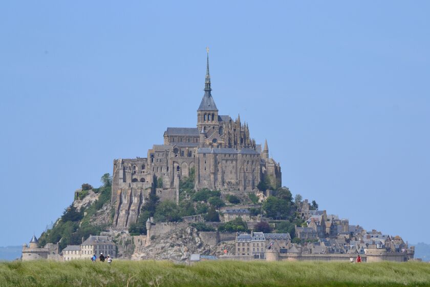 Mont-Saint-Michel se convirtió en punto de paso o de partida a los peregrinos a Santiago de Compostela por vía marítima o el camino terrestre de la costa atlántica. EFE/Rafa Cañas