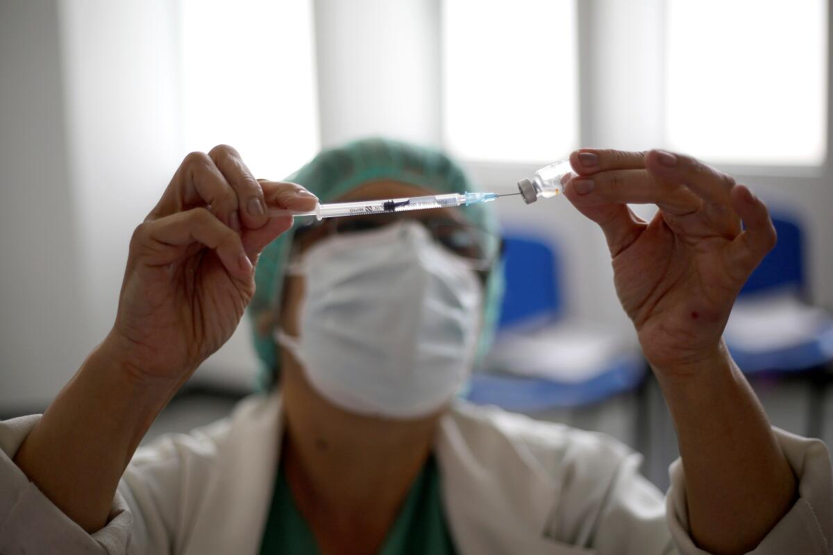 El Salvador autoriza la vacunación contra la covid a mayores de 18 años de edad