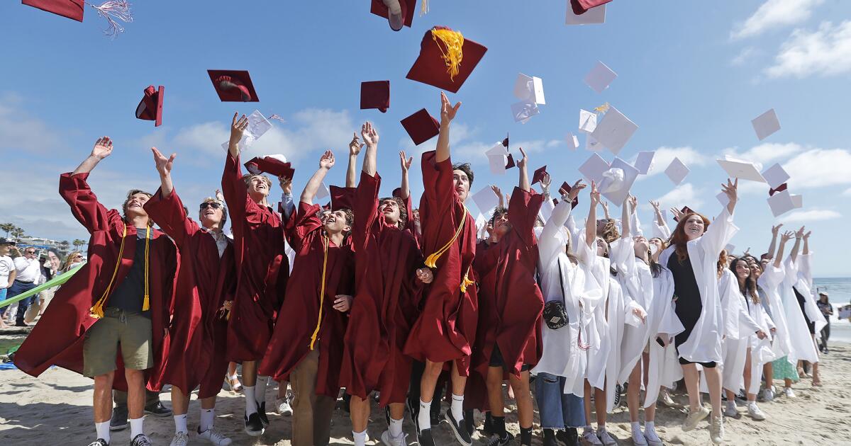 Laguna Beach graduates celebrate by hitting the sand - Los Angeles Times