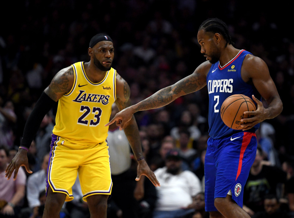 Lakers forward LeBron James and Clippers forward Kawhi Leonard on the court.