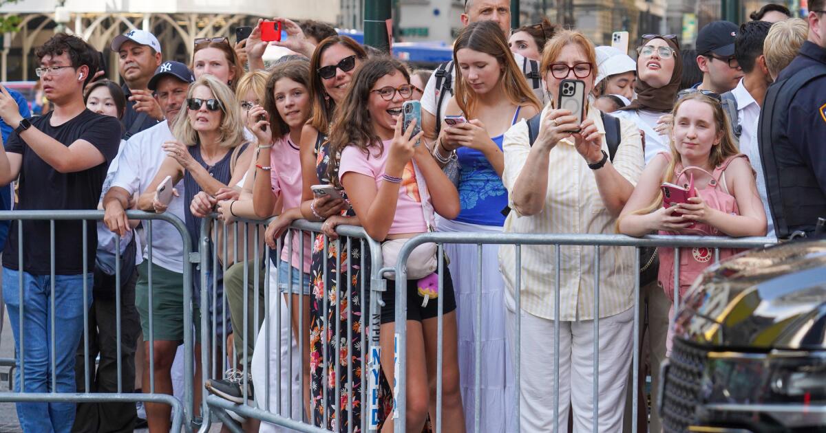 Mariage Taylor Swift-Travis Kelce : les fans affluent au Madison Square Garden pour les noces à New York