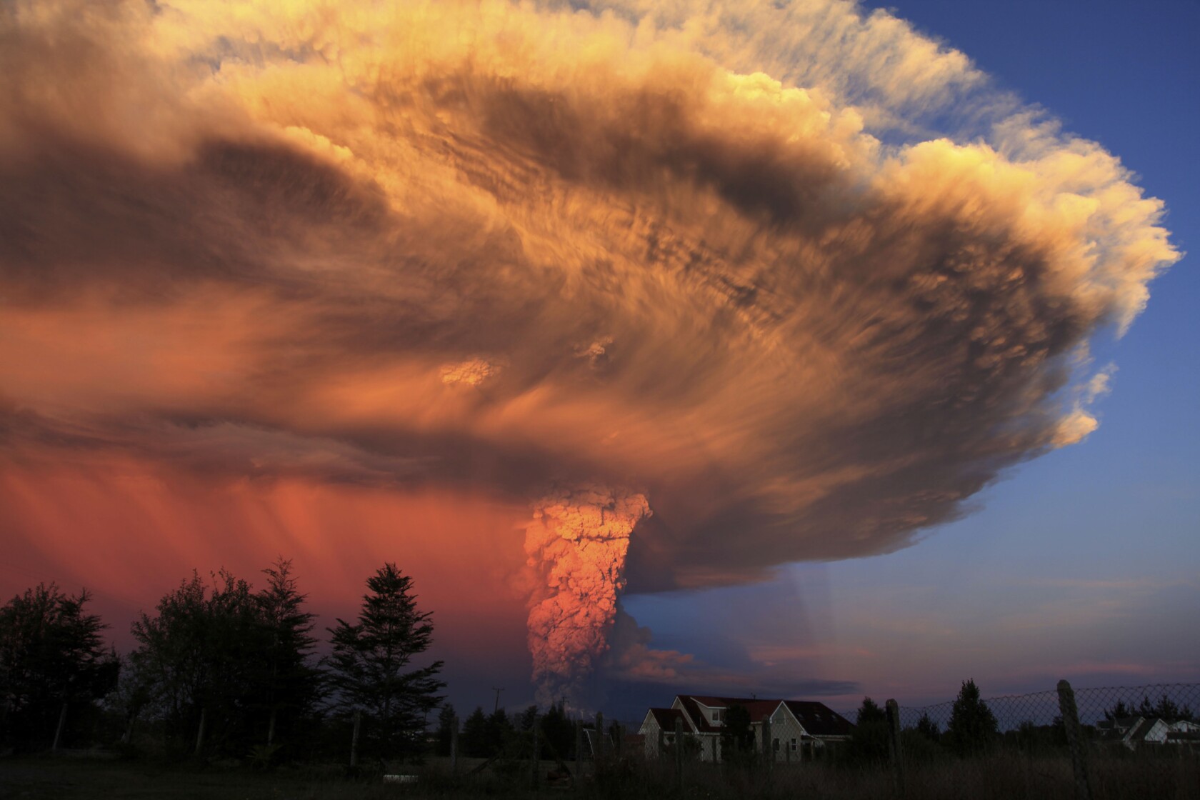 Thousands Evacuated As Chile S Villarica Volcano Erupts