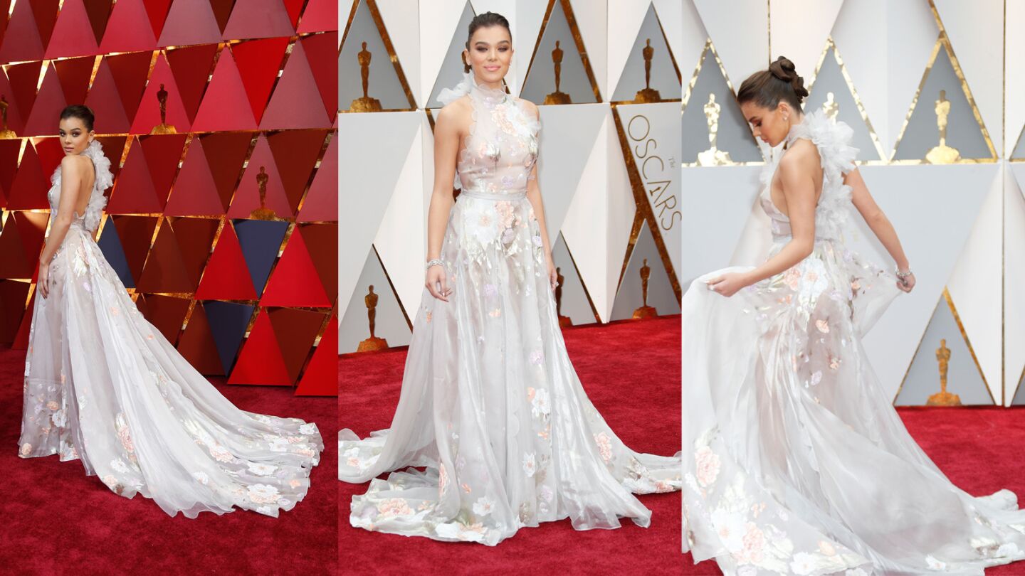 We wanted to love Hailee Steinfeld's Ralph & Russo dress but thanks to the peculiar grandma's shower curtain vibe and the curious back ruffle, we just couldn't.