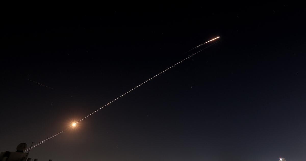 A Califórnia pode ser atacada por drones por causa da guerra no Irã, alerta o memorando. Autoridades minimizam a ameaça