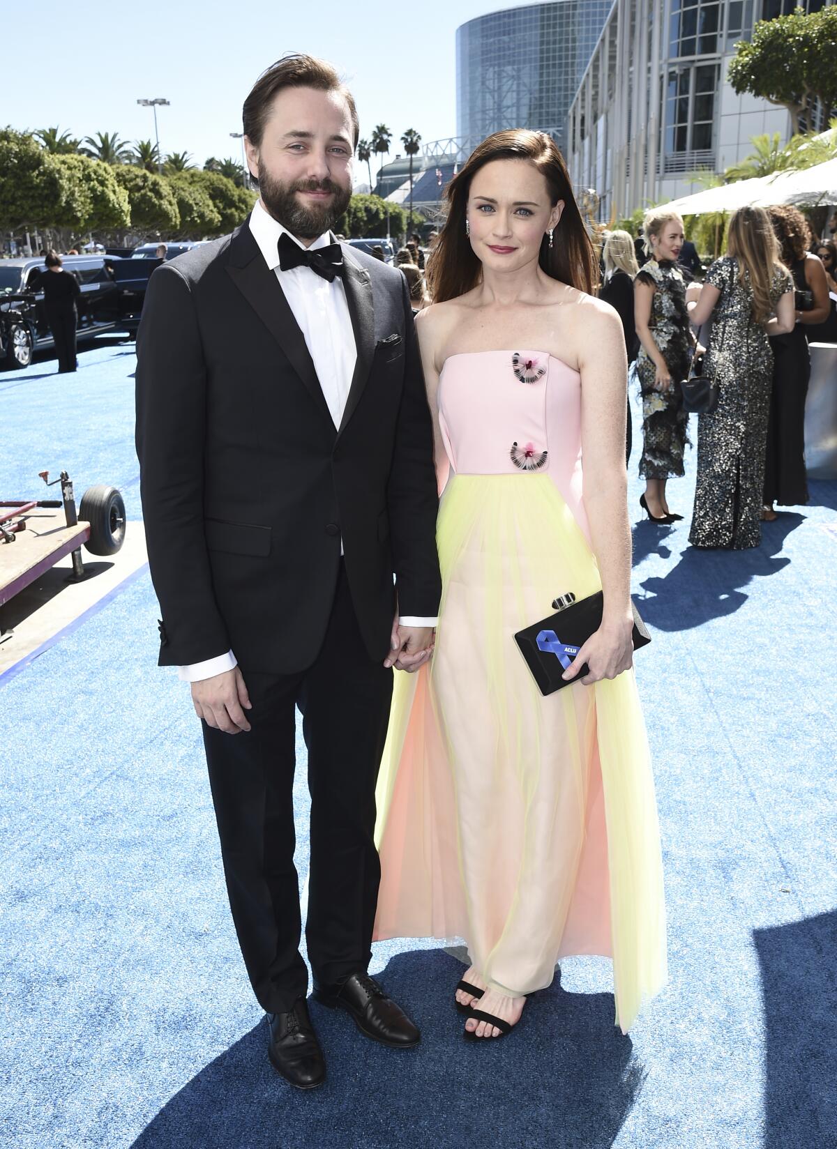 Alexis Bledel, Vincent Kartheiser divorcing after 8 years - Los