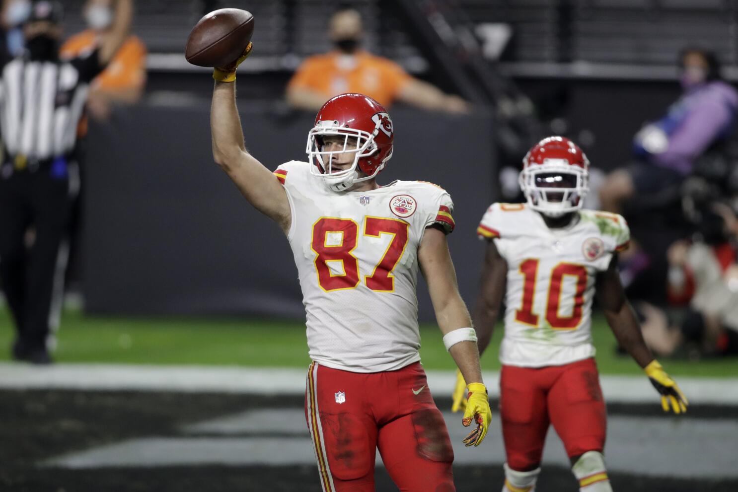 Patrick Mahomes pushes Chiefs to 35-31 win over Raiders - Los