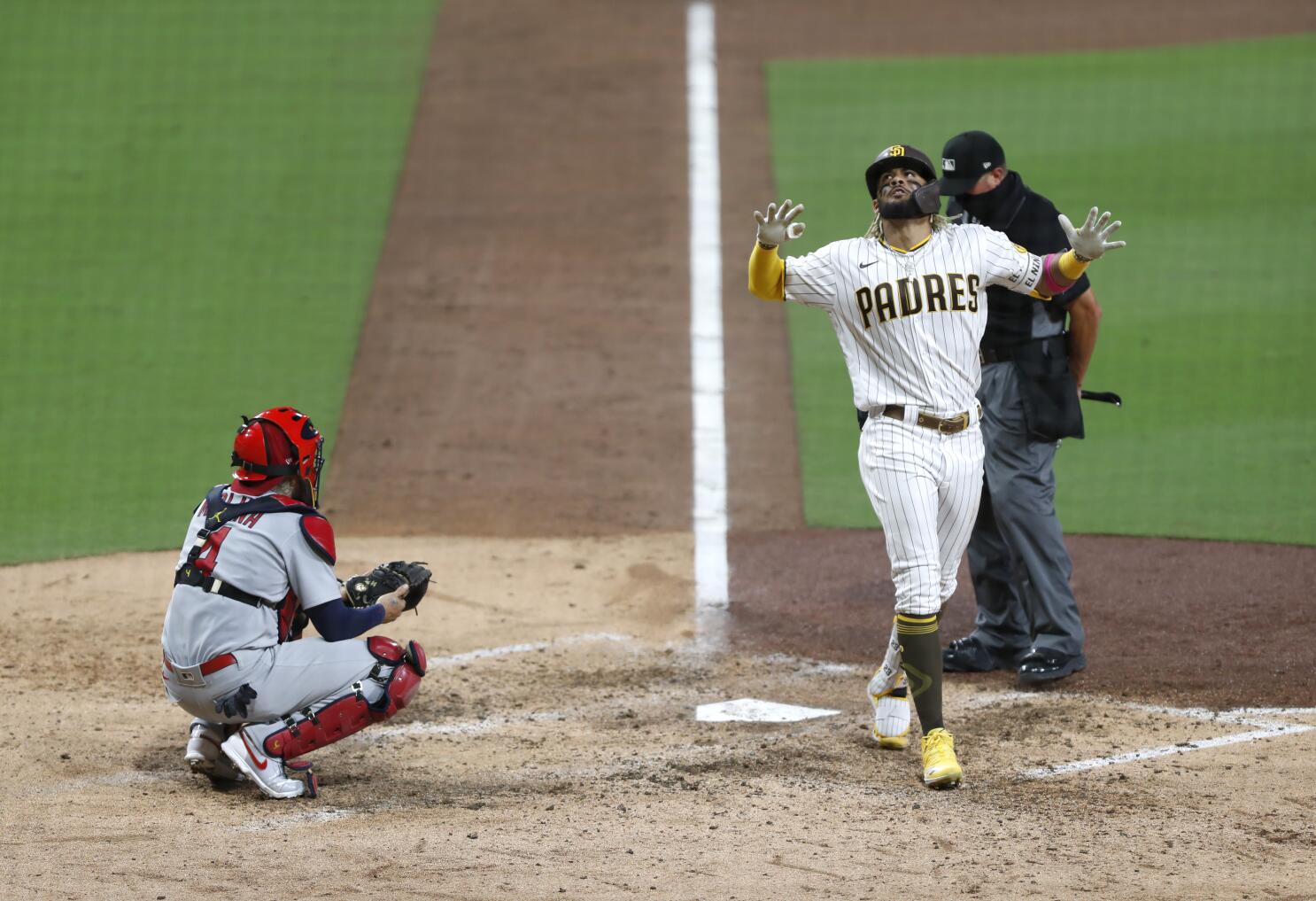 Padres star Fernando Tatis Jr. to remain at shortstop