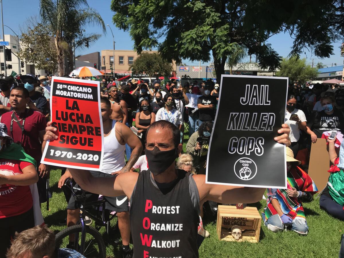 Los manifestantes se reunieron el sábado 29 en el parque Rubén Salazar en Los Ángeles para conmemorar el 50 aniversario.