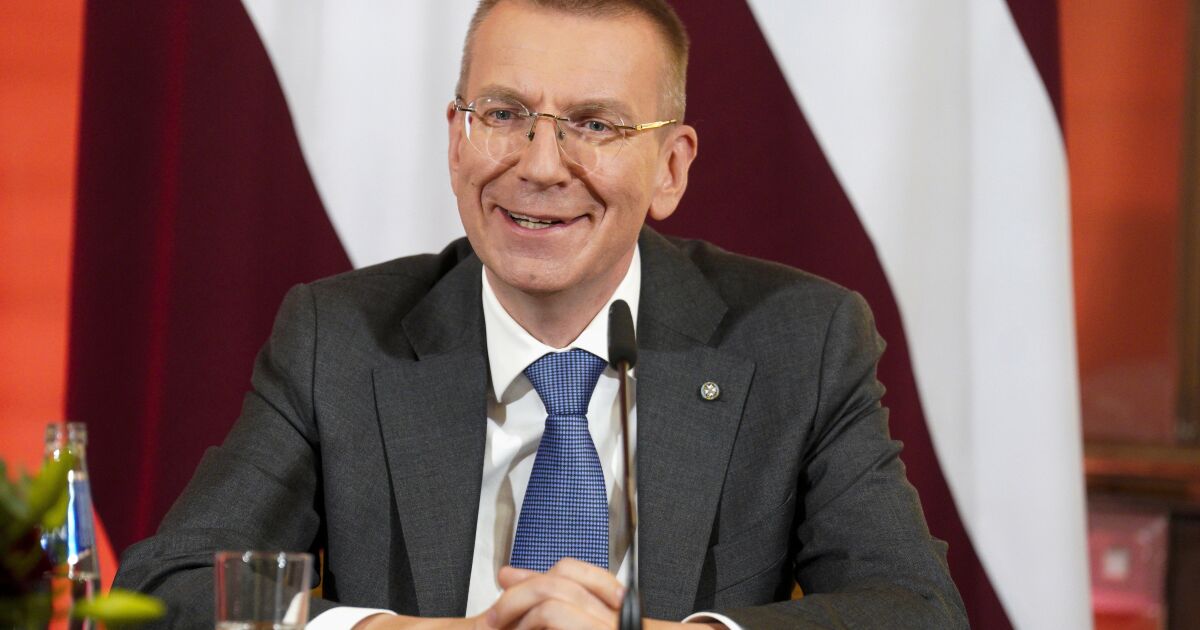 Latvijas ārlietu ministrs, dedzīgs Ukrainas atbalstītājs, nodod zvērestu kā jaunais prezidents