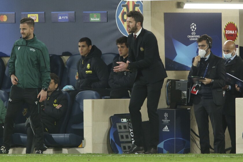 Manchester United's caretaker manager Michael Carrick applauds during a Group F Champions League soccer match between Villarreal and Manchester United at the Ceramica stadium in Villarreal, Spain, Tuesday, Nov. 23, 2021. (AP Photo/Alberto Saiz)