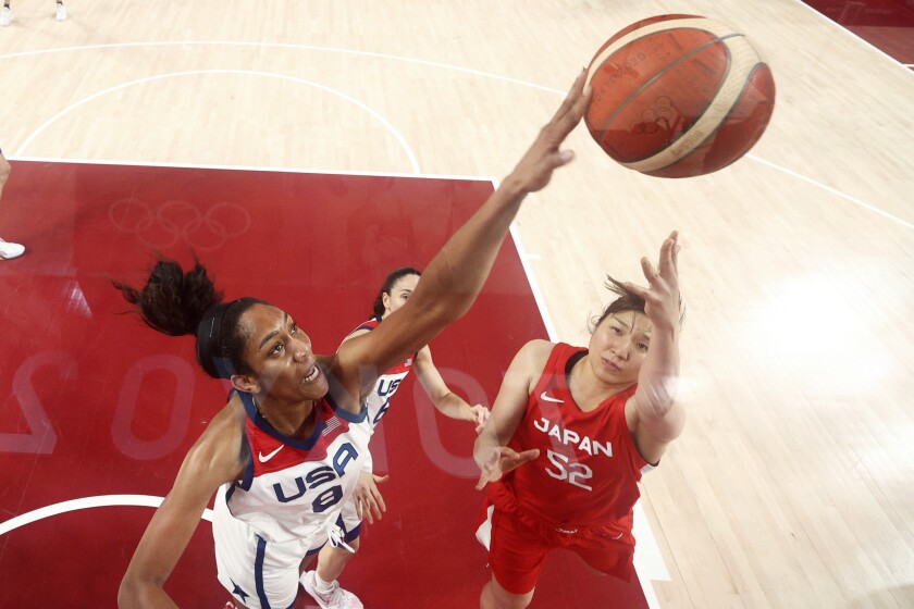 U S Women S Basketball Overcomes Slow Start In Win Over Japan Los Angeles Times