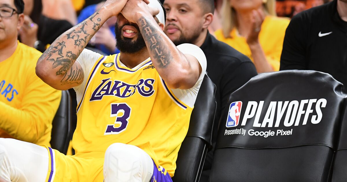 Au milieu des discussions sur le flop des Lakers, Anthony Davis subit une blessure à la tête