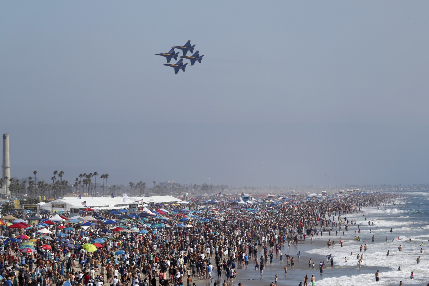 Look up in the sky! It's the Huntington Beach Air Show Los Angeles
