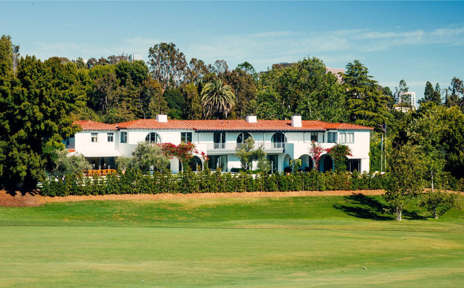 Lori Loughlin sells Bel-Air mansion to Tinder co-founder for ...