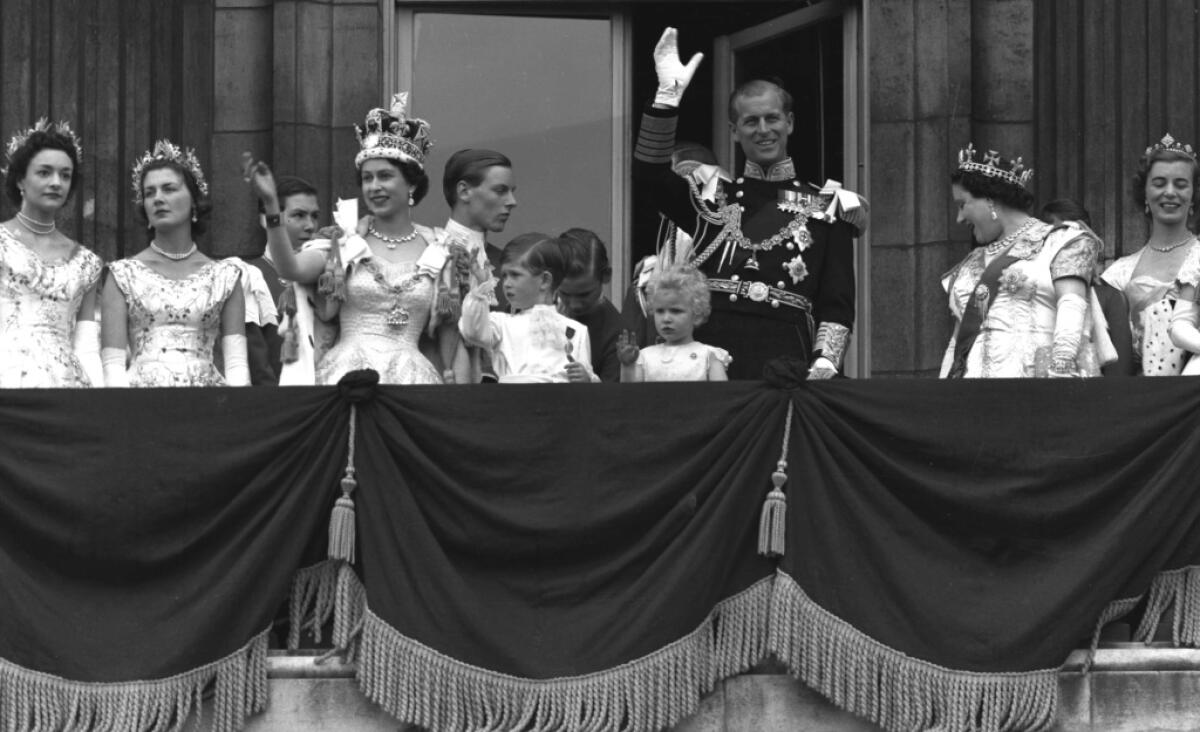ARCHIVO - La reina Isabel II de Gran Bretaña y el príncipe Felipe, 