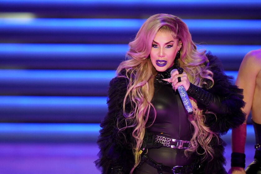 Ivy Queen demuestra que sigue siendo la pionera de su género en los Latin Grammy - Los Angeles Times