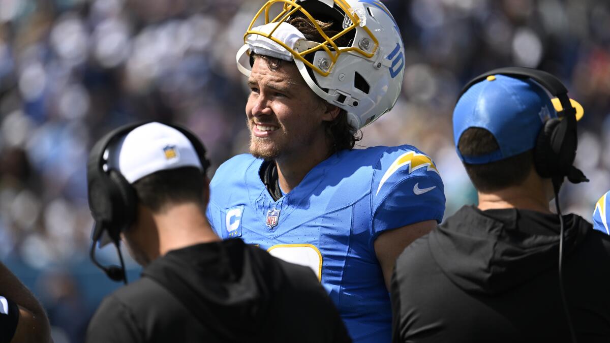 Chargers still in playoff position, but mired in a slump - The San Diego  Union-Tribune