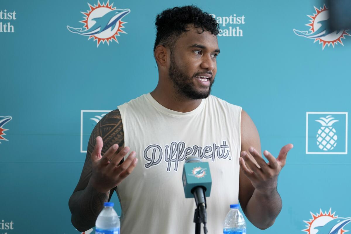 Dolphins' Tua Tagovailoa talks Herbert's record-breaking contract,  expectations for this season - The San Diego Union-Tribune