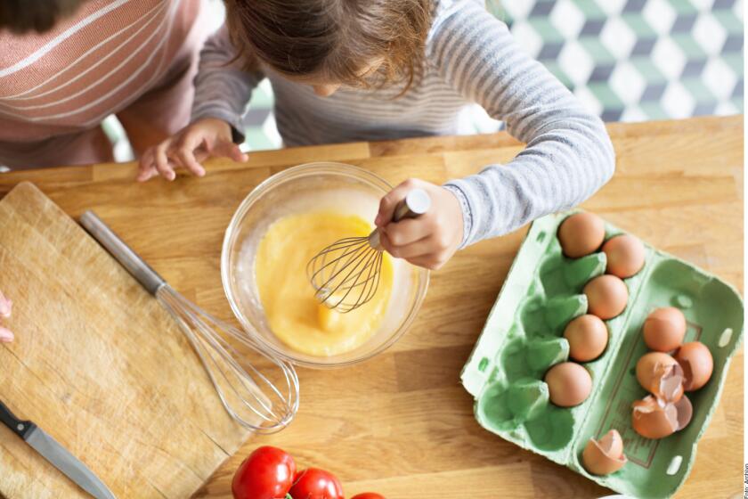 Se recomienda que a partir de los seis años de edad los niños se introduzcan de manera activa en la cocina.