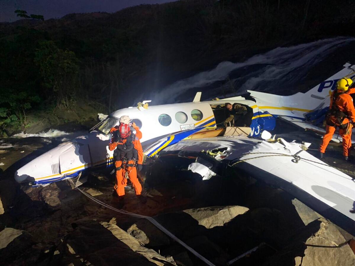 El Cuerpo de Bomberos de Minas Gerais informó que la cantante falleció tras el impacto de la avioneta bimotor 