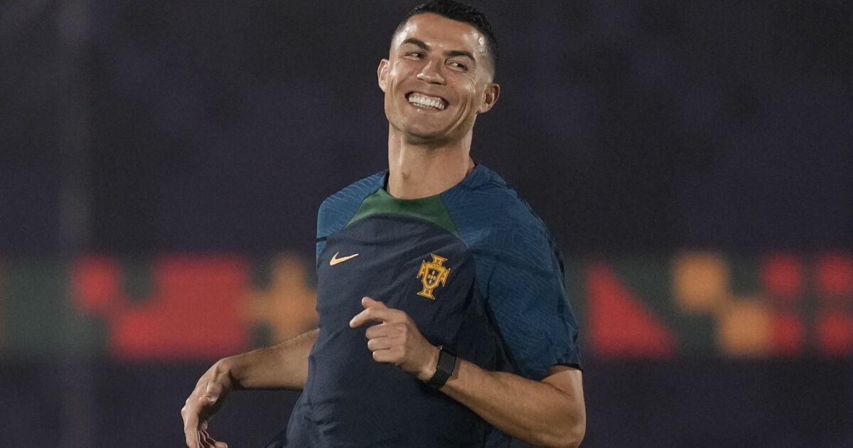 Cristiano suspenso por 2 jogos após pegar o celular