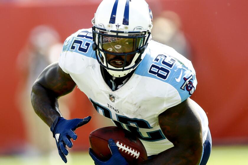 NASHVILLE, TN- SEPTEMBER 10: Tight end Delanie Walker #82 of the Tennessee Titans catches the ball against the Oakland Raiders in the second half game at Nissan Stadium on September 10, 2017 In Nashville, Tennessee. (Photo by Wesley Hitt/Getty Images) ) ** OUTS - ELSENT, FPG, CM - OUTS * NM, PH, VA if sourced by CT, LA or MoD **