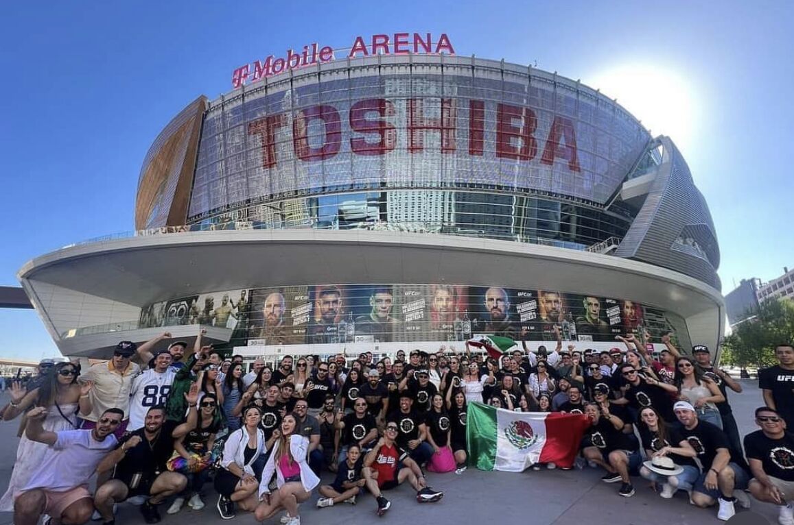 Fans de Yair Rodríguez, incluyendo a su mamá, llegan a Las Vegas para apoyar a 'Pantera' 