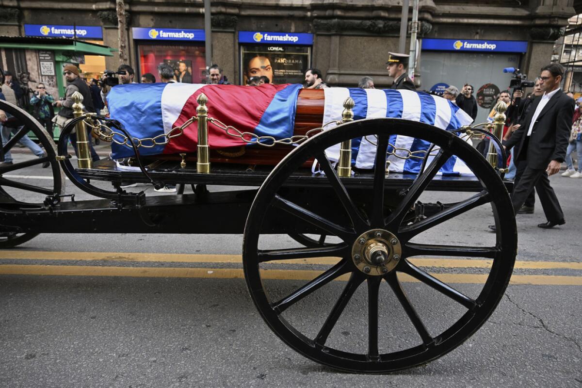 El ataúd del fallecido expresidente José Mujica