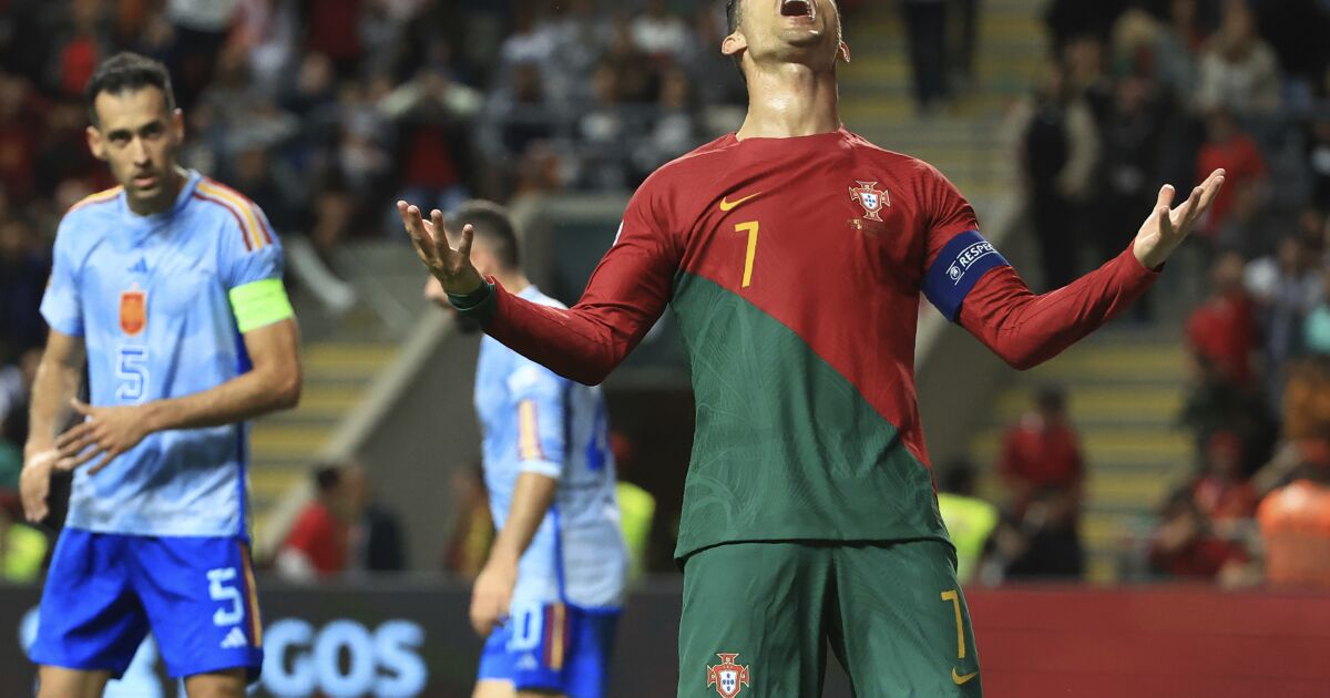 Os poucos minutos de Cristiano preocupam em Portugal