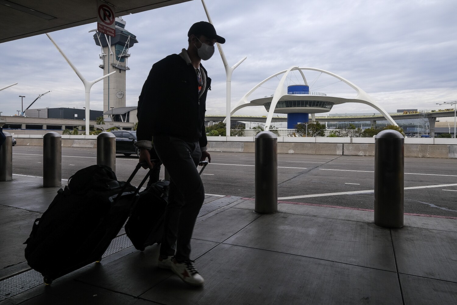 Dozens of flights canceled at LAX as airlines continue to struggle with bad weather, crew shortages 