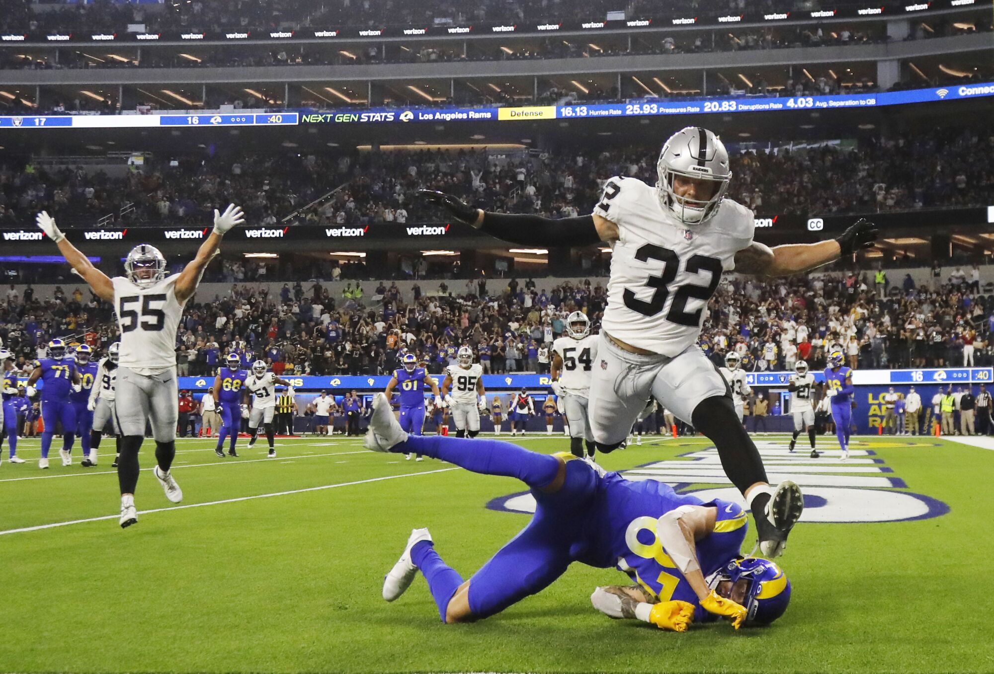 Raiders linebacker Tanner Muse (55) reacts as Rams tight end Jacob Harris can't hang on to a two-point conversion pass .