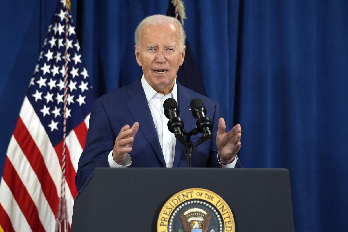 El presidente Joe Biden habla, el sábado 13 de julio de 2024, en Rehoboth Beach, Delaware, 