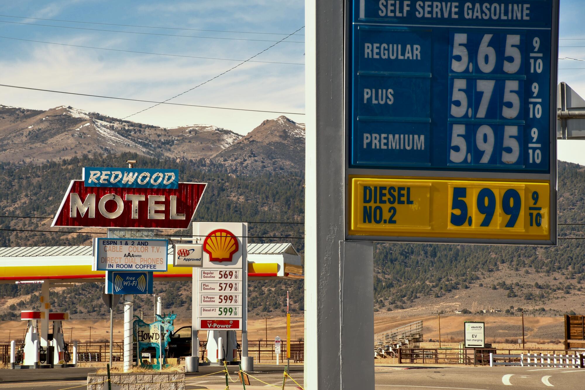 Bridgeport along Highway 395 north of Mono Lake.