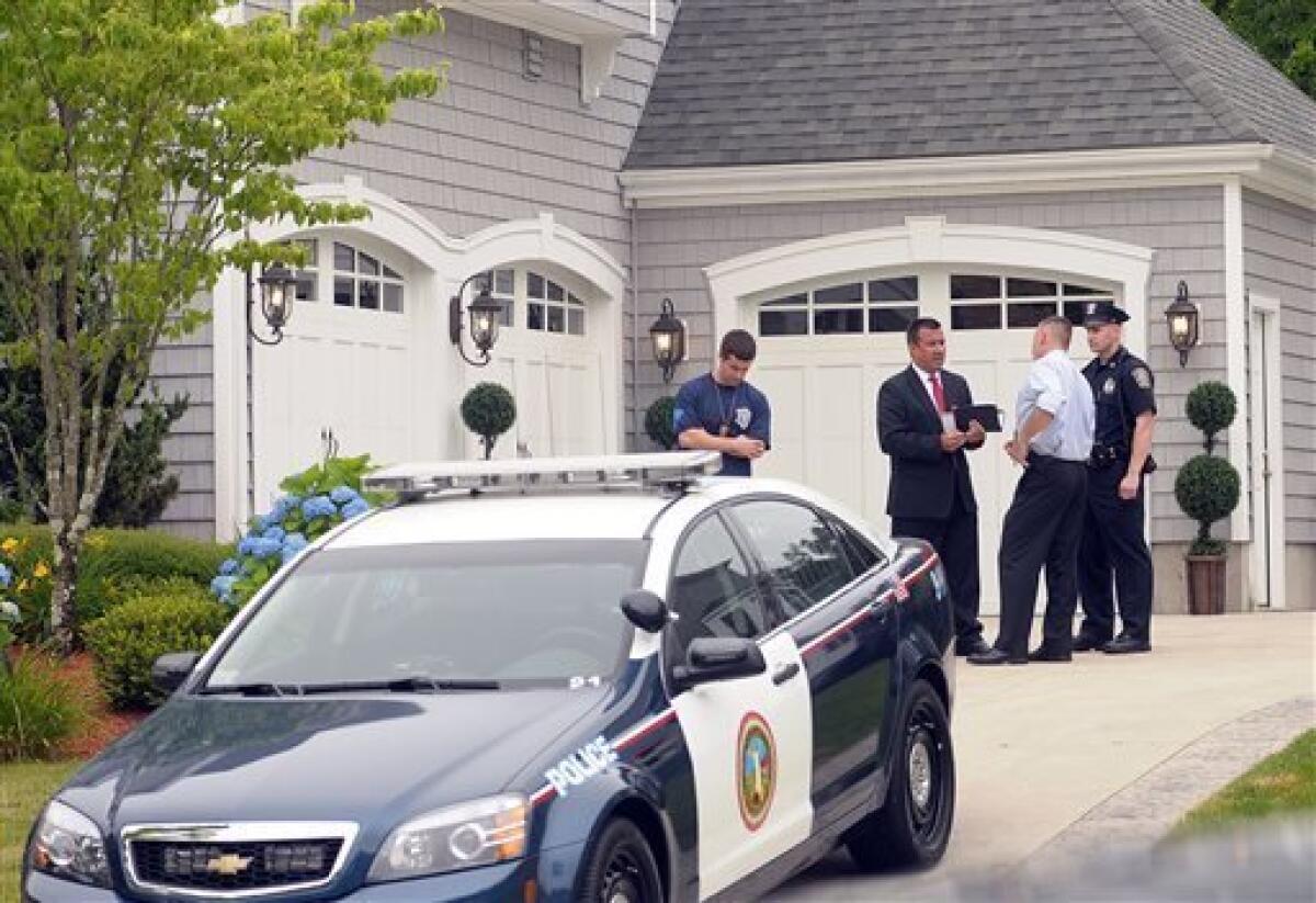 Police visit home of Patriots TE Aaron Hernandez - The San Diego