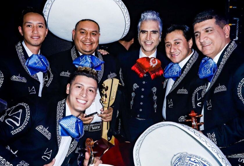 Alejandro Fernandez interpretó junto al marichi su nuevo éxito "Te olvidé".