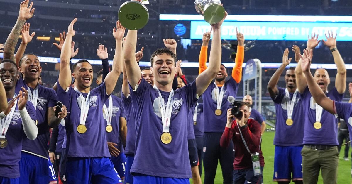 Meksika milli futbol takımı asırlık bir sorunla uğraşmak zorunda