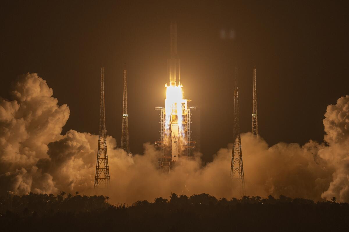 Rocket carrying China's lunar mission