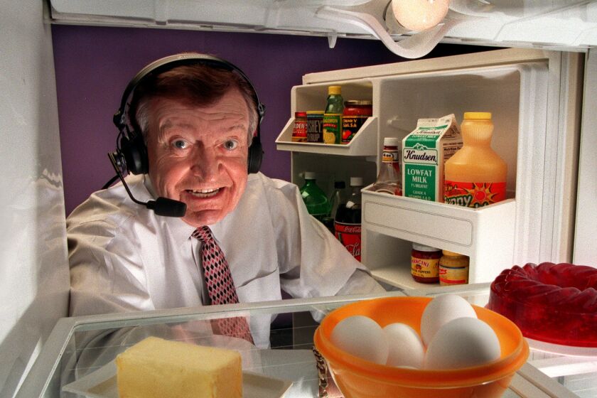 Longtime Lakers play-by-play broadcaster Chick Hearn always knew when to close the refrigerator door on a game.