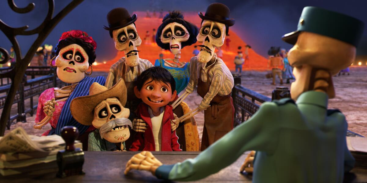 Una escena de "Coco", la cinta animada que ha tenido un éxito arrollador en Mexico, y que se estrena esta semana en salas de EE.UU.