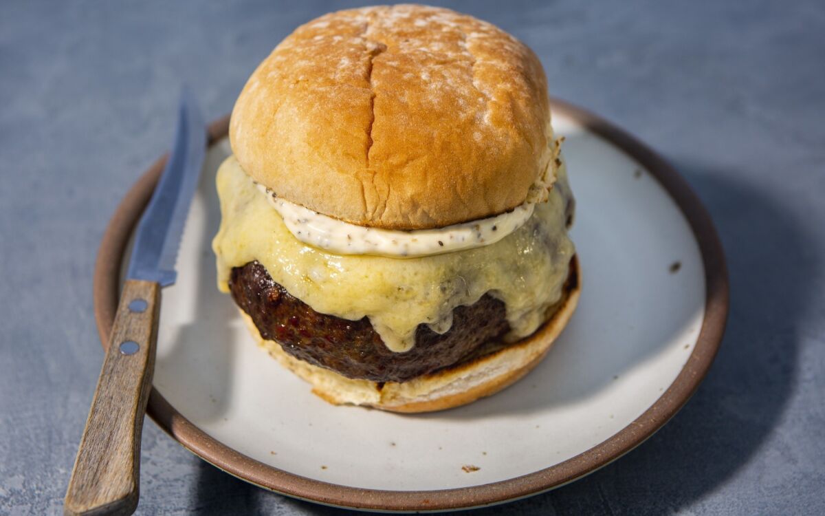 Dry-aged Burger with Gruyère and Homemade Garlic Mayonnaise